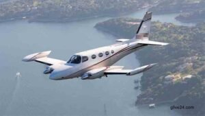 4 on board a plane that crashed in the Philippines are being sought