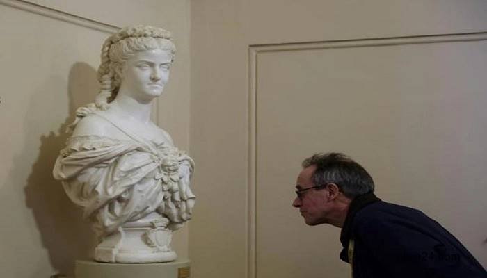 The 'Herstory' trend in Britain illuminates the lives of women 1 'Herstory' trend brings women's lives out of shadows in Britain