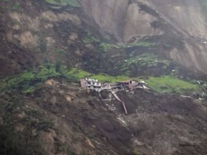 Ecuador landslide death toll climbs to 27