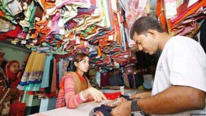 Silk shopping gains momentum in Rajshahi
