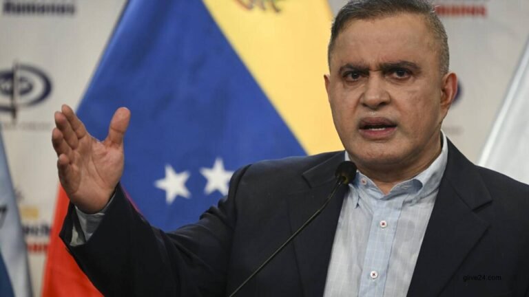 Venezuela corruption probe nets 42 officials