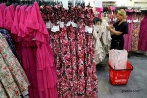 Iconic New York discount luxury store reopens after pandemic bust