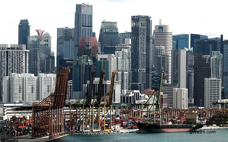 Singapore economy beats estimates but govt warns of global risks