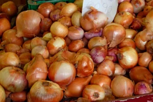 Govt plans to import onion from India soon, Dr Razzaque 3 Govt plans to import onion from India soon, Dr Razzaque