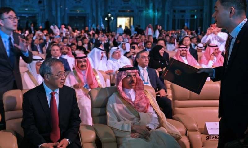 Saudi announces investment deals at Arab-China summit