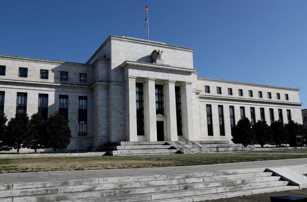 US banks caution on economy as Fed rate hikes boost earnings