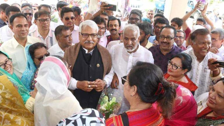 জামায়াত নেতার বাড়িতে মধ্যাহ্নভোজ অংশ নেন ডেপুটি স্পিকারসহ সংসদ সদস্যরা ১ জামায়াত নেতার বাড়িতে মধ্যাহ্নভোজ অংশ নেন ডেপুটি স্পিকারসহ সংসদ সদস্যরা