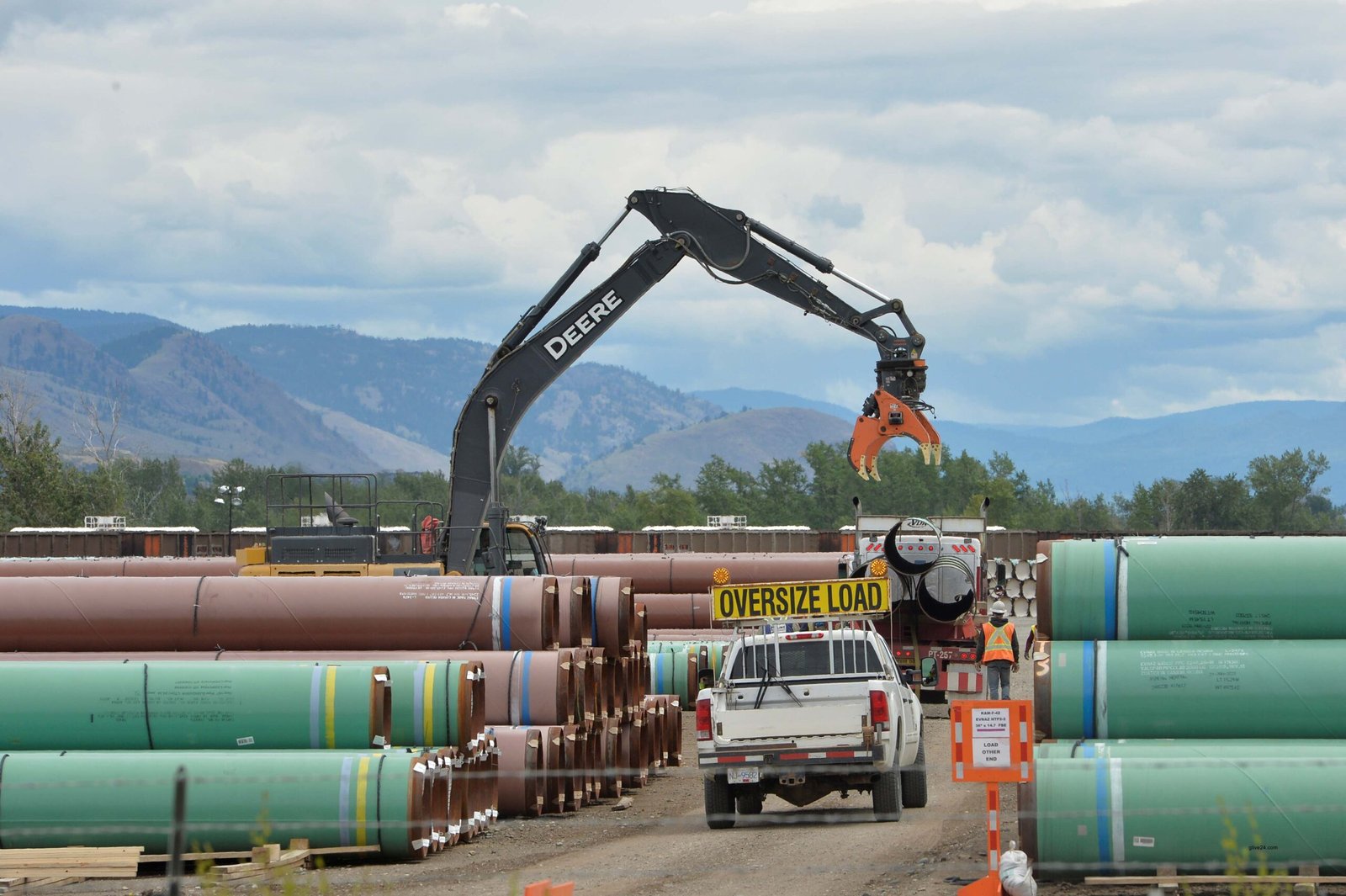 Canada provides new loan guarantees for disputed pipeline 3 Canada provides new loan guarantees for disputed pipeline