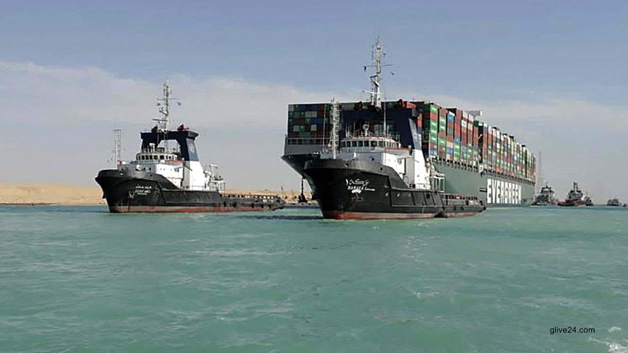One missing after tug sinks in Suez collision with tanker