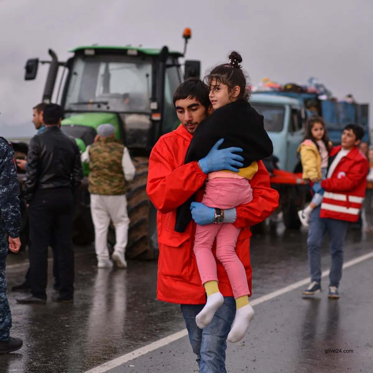 Thousands flee enclave as Azerbaijan, Armenia envoys to meet