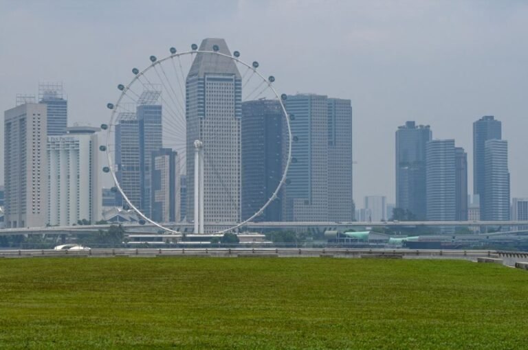 Indonesia fire haze pushes Singapore air quality into unealthy range