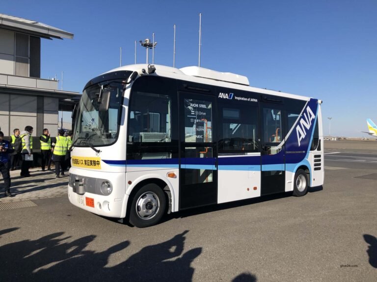Japan starts self-driving bus test runs in Tokyo