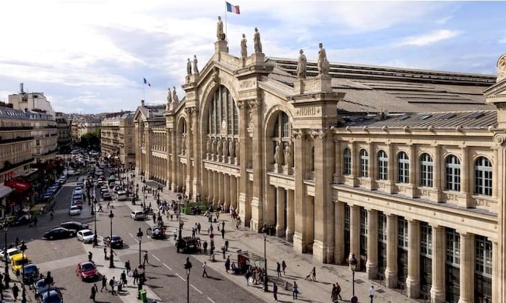 Thousands Stranded as WWII Bomb Halts Traffic at Paris Train Station Thousands Stranded as WWII Bomb Halts Traffic at Paris Train Station