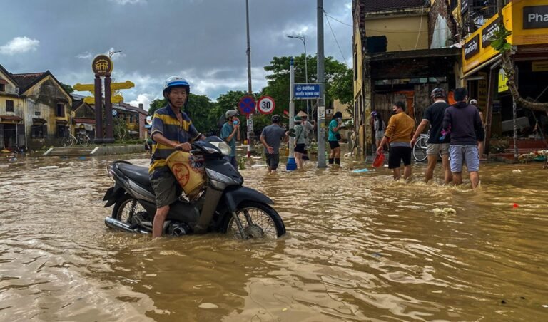 41 killed and 9 missing in Vietnam floods Central Vietnam Floods Claim 41 Lives, 9 Missing
