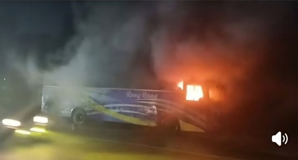 Bus Set Ablaze in Feni During Awami League’s ‘Lockdown’ Programme