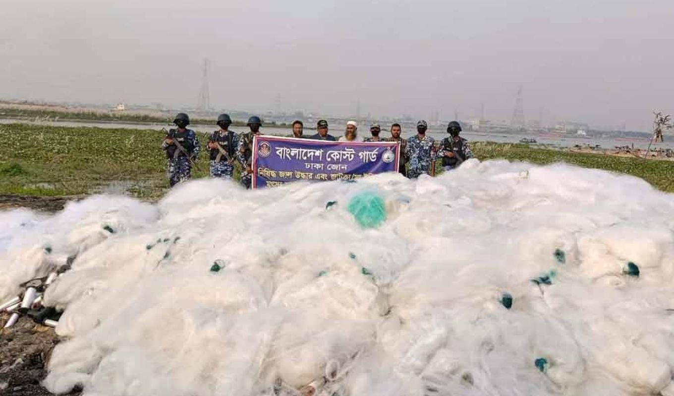 Coast Guard Seizes Tk 39 Crore Worth of Illegal Current Nets in Munshiganj Coast Guard Seizes Illegal Fishing Nets Worth Tk 391.5 Million in Munshiganj