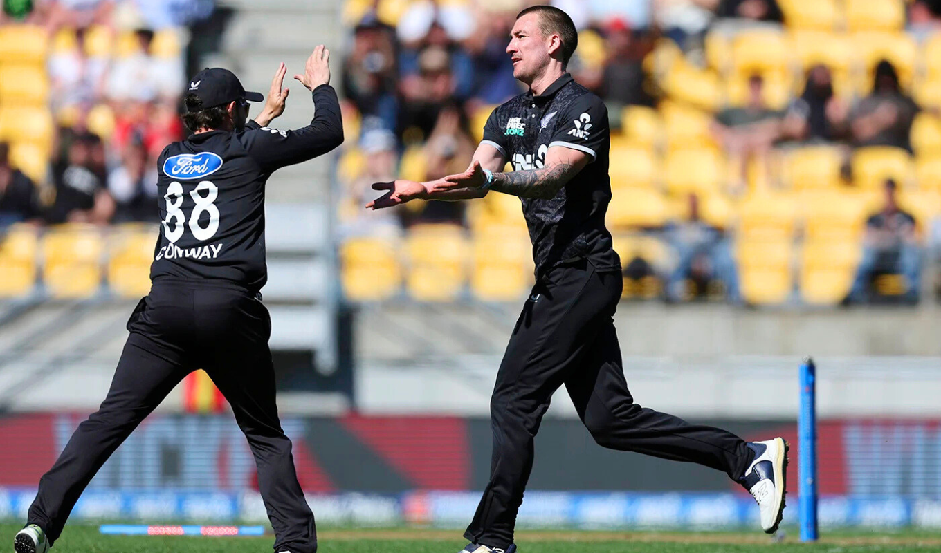England bowled out for 222 in third New Zealand ODI