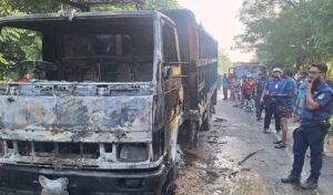 Expressway Blocked in Front of Padma Bridge Truck Set on Fire Traffic Halted Expressway Blocked in Front of Padma Bridge, Truck Set on Fire, Traffic Halted