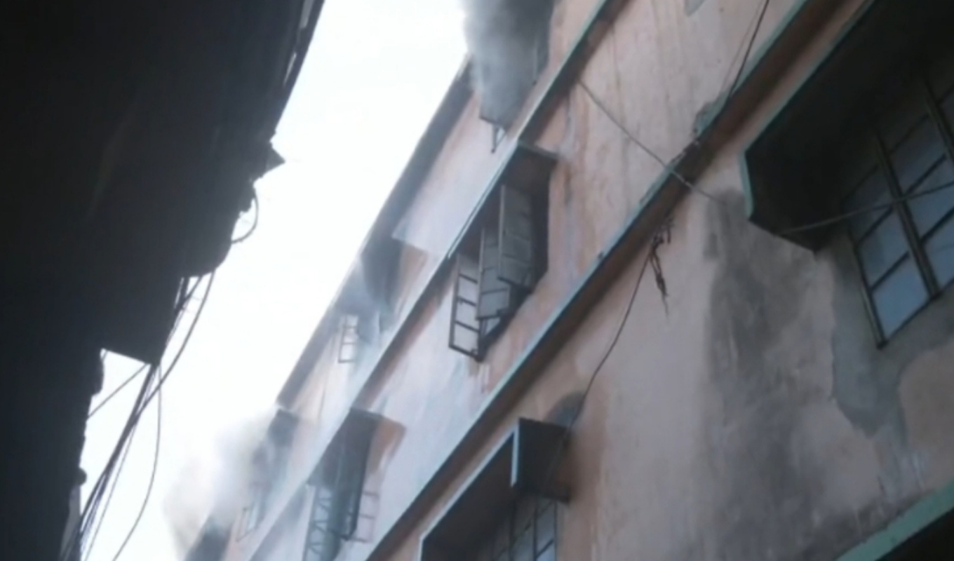 Fire Erupts in Warehouse at Commercial Building in Chattogram, 7 Units Working to Control Blaze 1 Fire Erupts in Warehouse at Commercial Building in Chattogram, 7 Units Working to Control Blaze