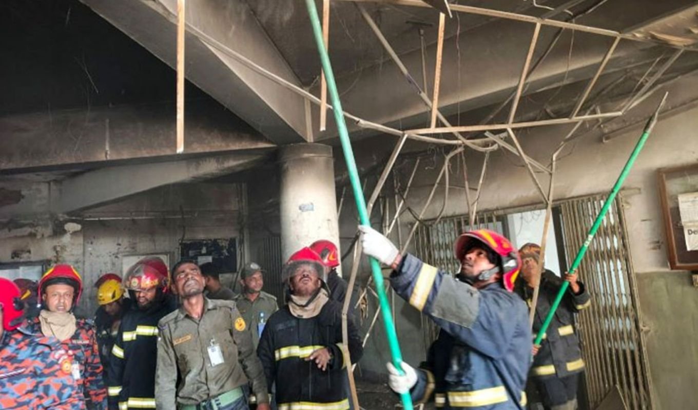 Fire at Bangladesh Medical University in Shahbagh Brought Under Control Fire at BSMMU Hospital in Shahbagh Swiftly Contained