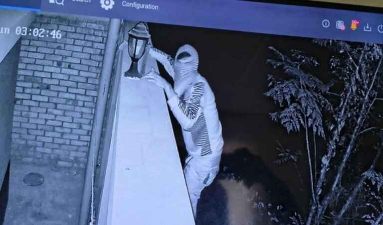 Guard tied as tea office robbed Robbery at tea office in Rajshahi