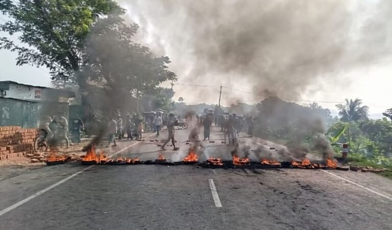 Highways in Faridpur Blocked with Fire Vehicle Movement Halted Highways Blocked in Faridpur Amid ‘Lockdown’ Programme