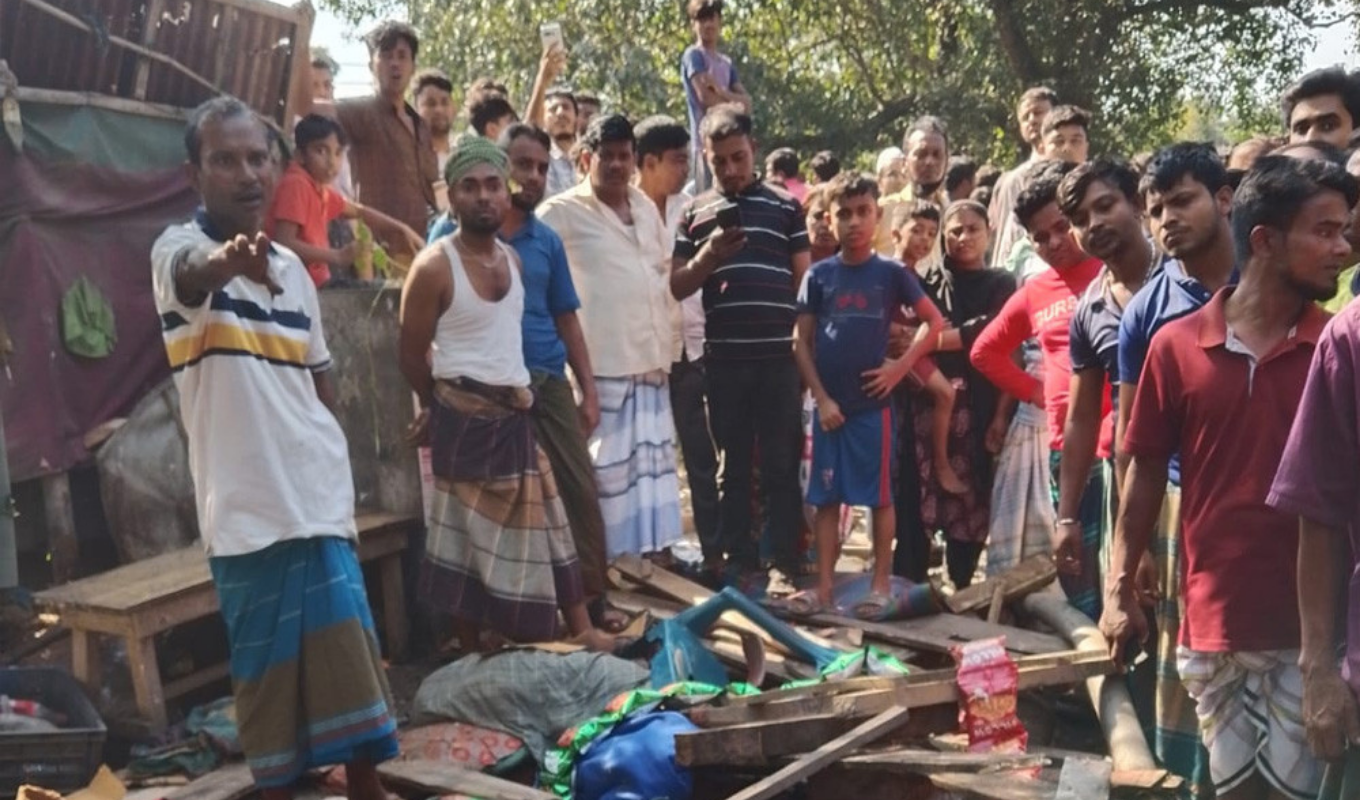 Lorry Crashes into Shop After Losing Control, Shopkeeper Dies 1 Lorry Crashes into Shop After Losing Control, Shopkeeper Dies