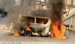 Microbus Catches Fire on Jasim Uddin Road in Uttara Microbus Catches Fire on Jasim Uddin Road in Uttara
