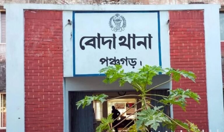 Mobile court attacked by angry mob after seizing banned polythene in Boda Attack on Mobile Court in Boda After Seized Polythene Looted