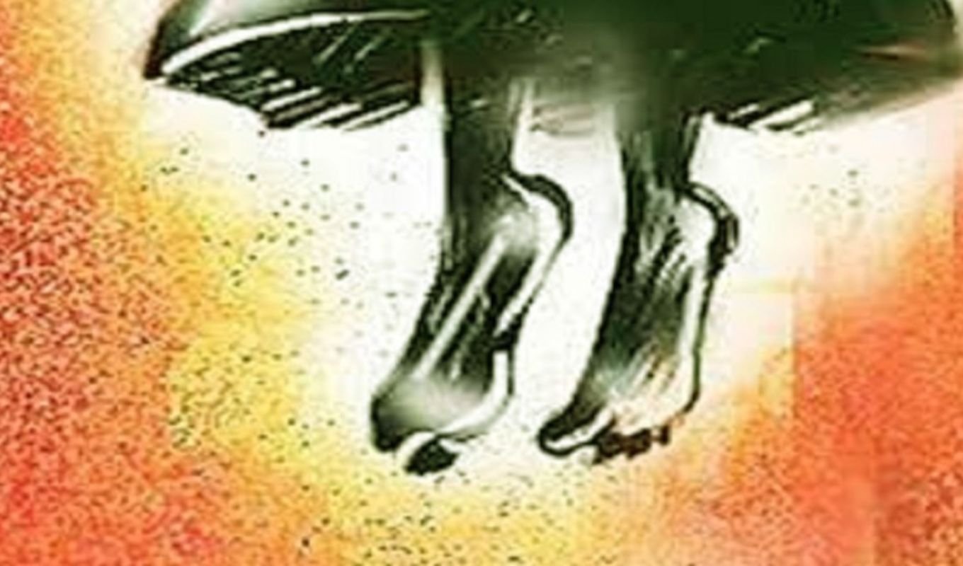 Mother finds daughters body hanging after coming from Dhaka Semi-Decomposed Body of Teenage Girl Recovered from Locked House in Matlab