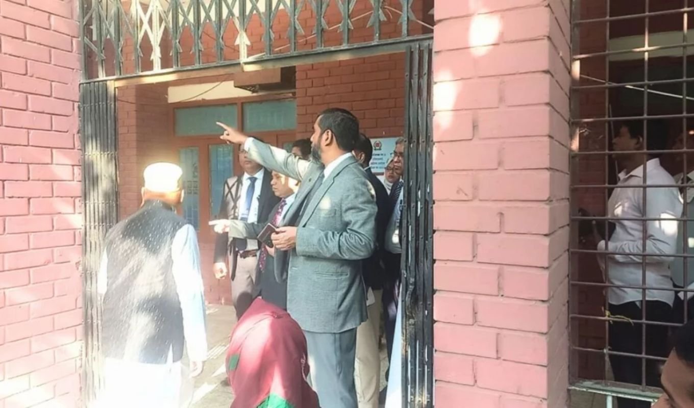 New Voting Begins After Mismanagement in Mock Poll Confusion over Referendum Ballots at Election Commission's Mock Vote