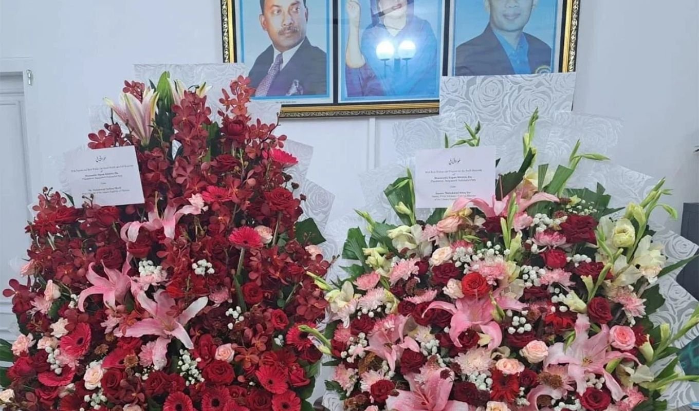 Pakistans Prime Minister Sends Flowers Wishing Khaleda Zias Speedy Recovery Pakistan’s Prime Minister and Deputy PM Send Flowers to Khaleda Zia