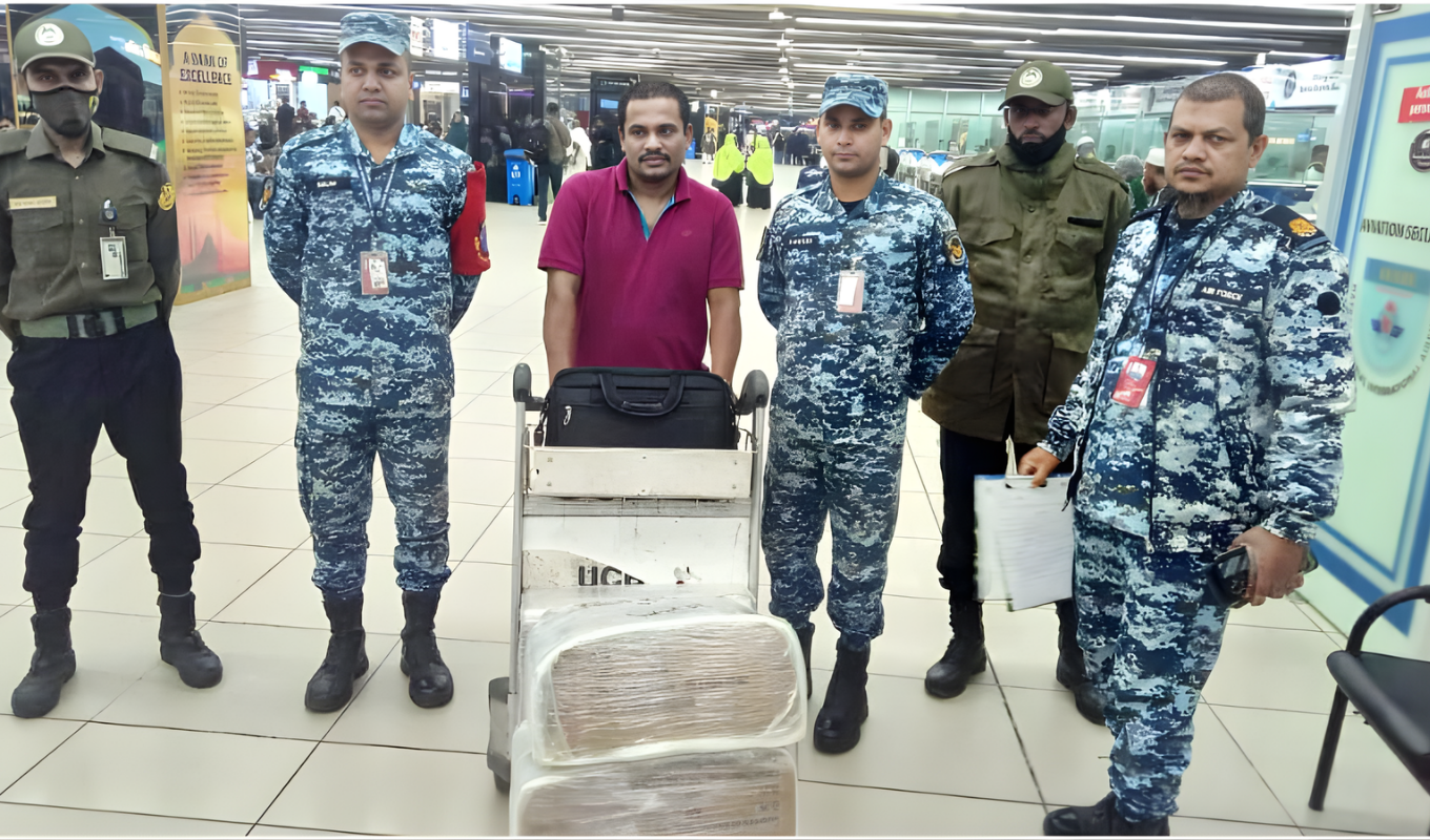 Passenger Arrested for Luggage Theft at Airport Passenger Arrested for Luggage Theft at Airport