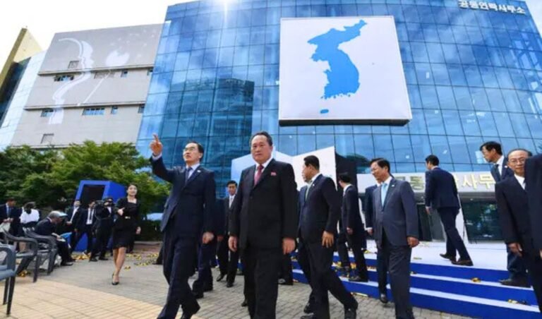 Pentagon Chief Visits Korean Border for First Time in Eight Years