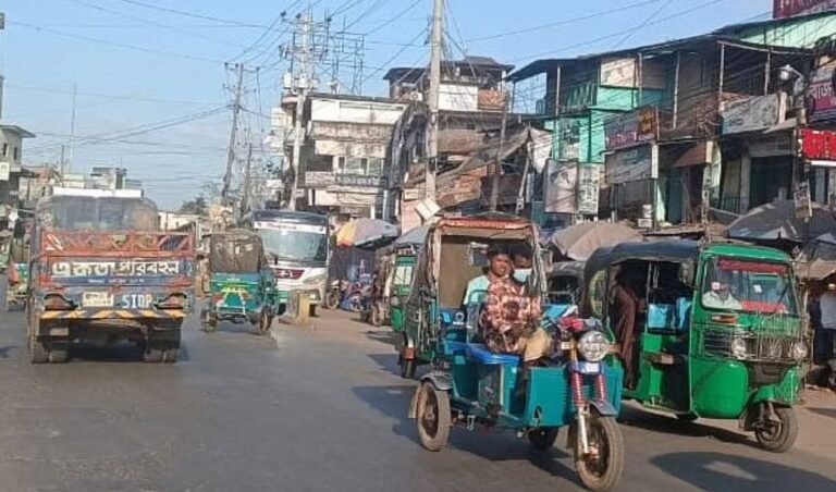 Road blockade lifted after three hours on Chattogram Coxs Bazar highway Normal traffic resumes on Chattogram–Cox’s Bazar highway after blockade