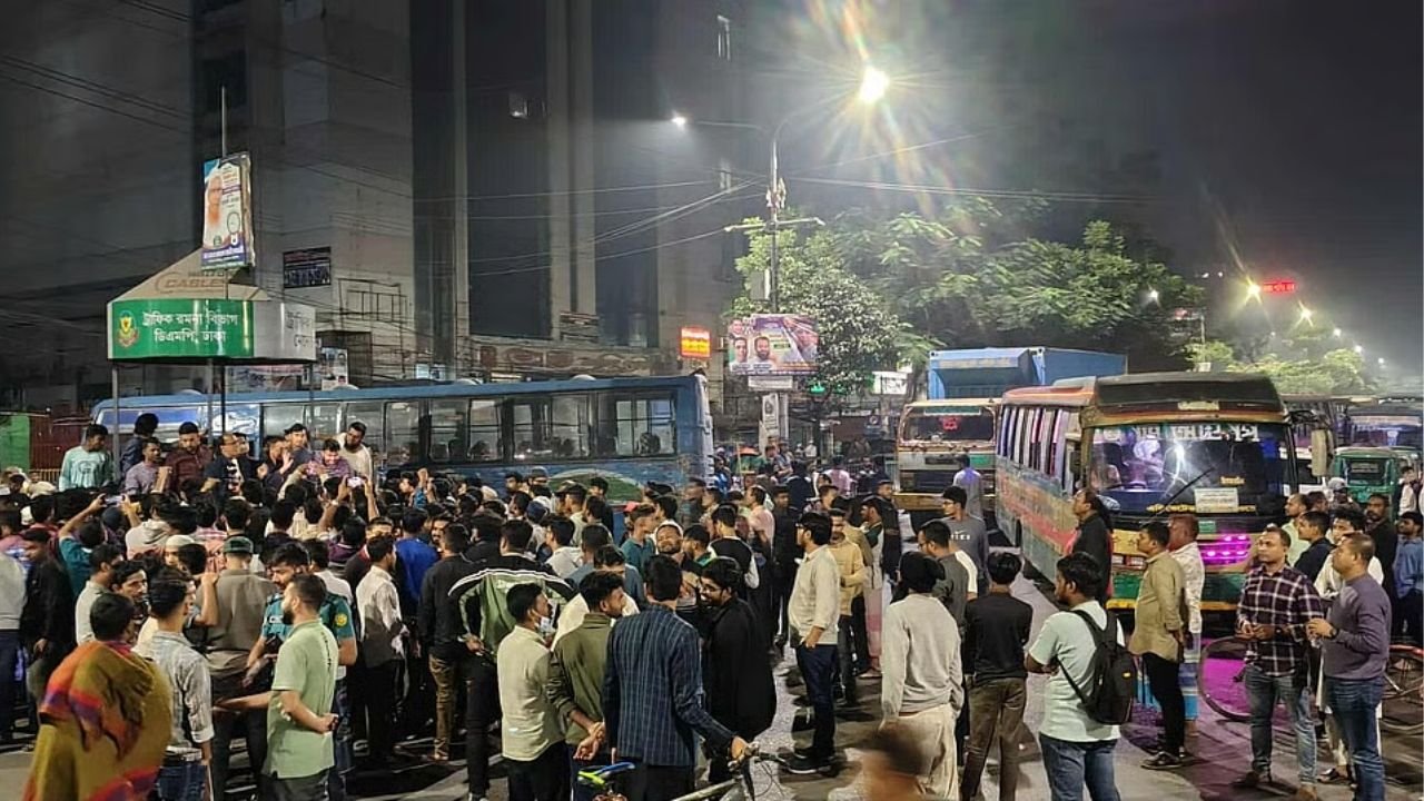 Students Stage Protest Over Hazardous Dormitory at Dhaka College