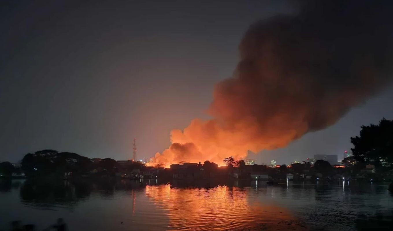 The fire at Korail slum has burnt down nearly 1500 houses Karail Slum Fire Brought Under Control After Over Five Hours