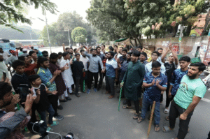 Tight Security at the Ruins of House No. 32 — Police and ‘July Faction’ Activists Guard Dhanmondi Landmark