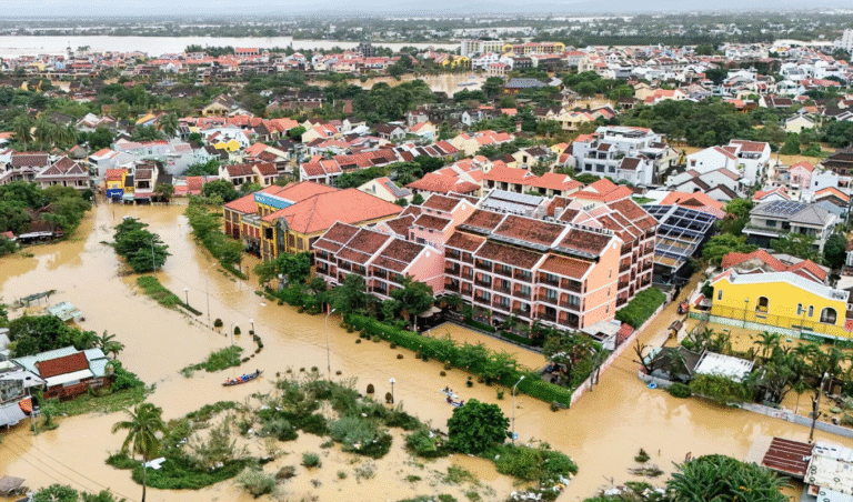 Vietnam Flood Death Toll Climbs to 40 as Typhoon Kalmaegi Approaches