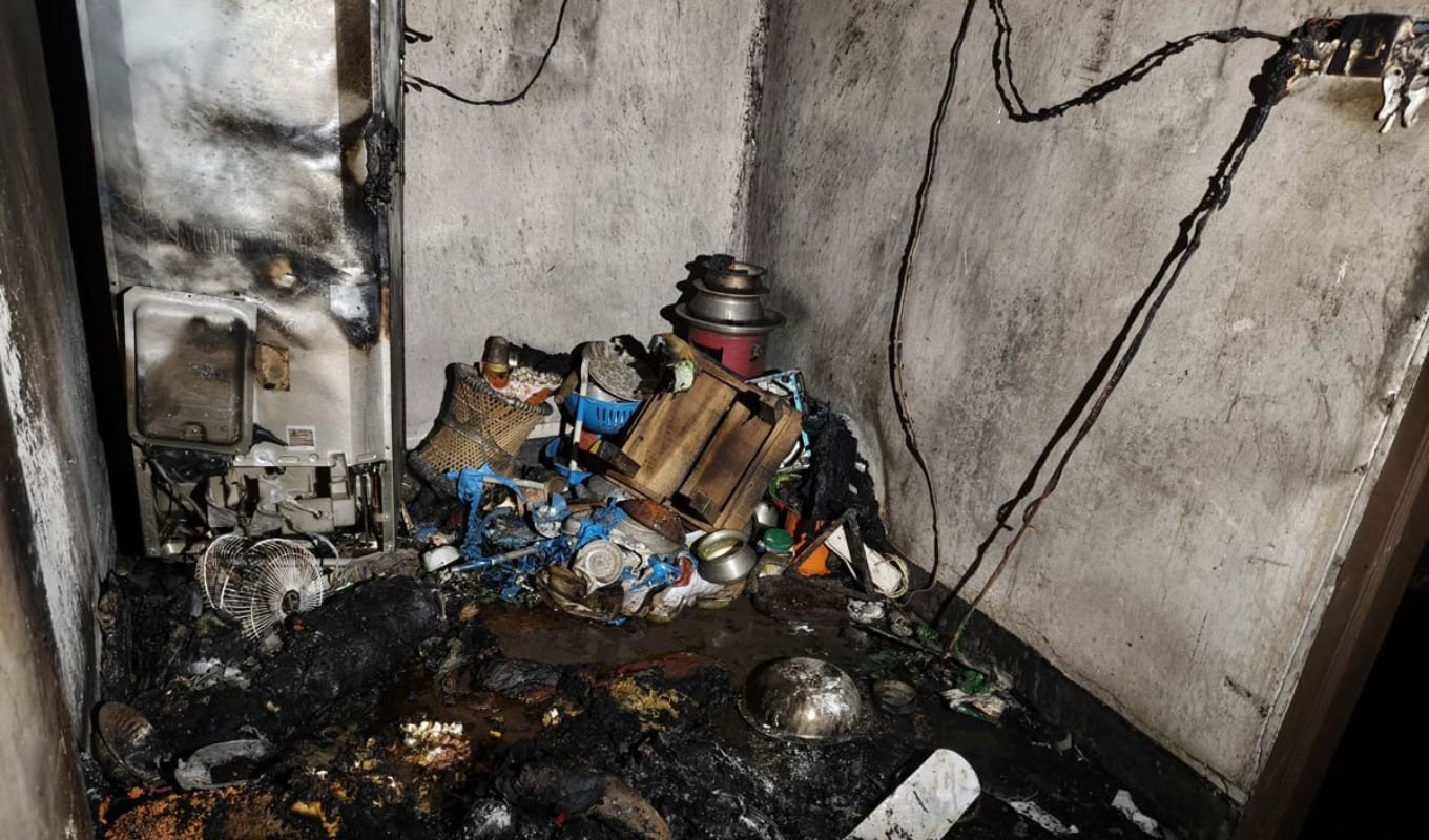 Woman Dies After Fire in a Locked Flat in Keraniganj Woman Burnt to Death as Mysterious Fire Ravages Keraniganj Flat