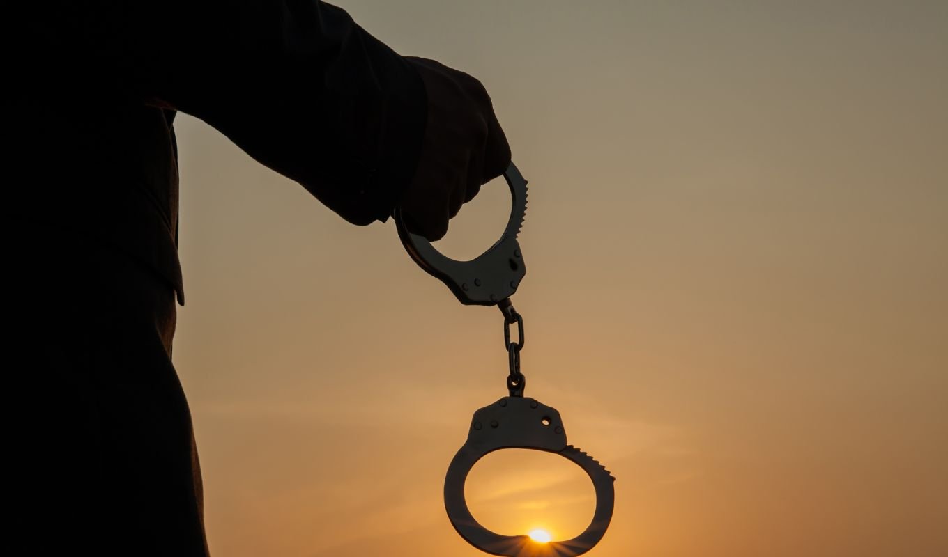 Woman Claims Husband Dead to Illegally Obtain ₹25 Lakh Insurance Payout 1 handcuff Woman Claims Husband Dead to Illegally Obtain ₹25 Lakh Insurance Payout