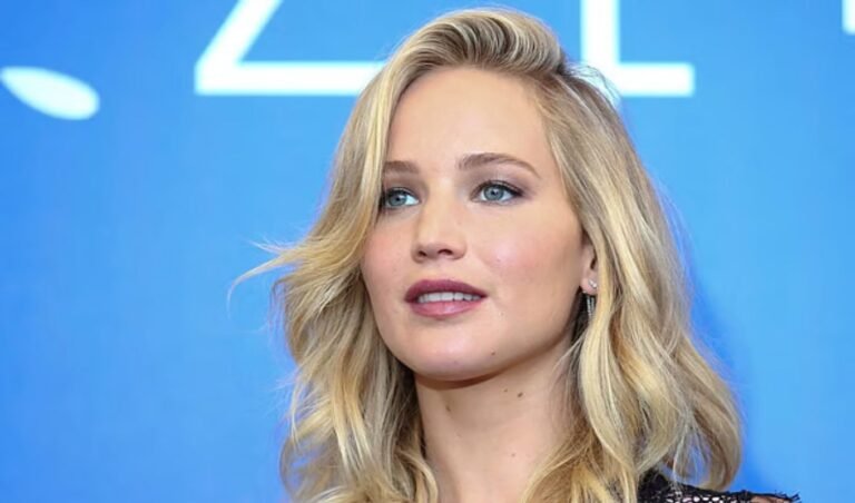 অস্কারজয়ী জেনিফার লরেন্স Jennifer Lawrence Chooses Silence Over Politics