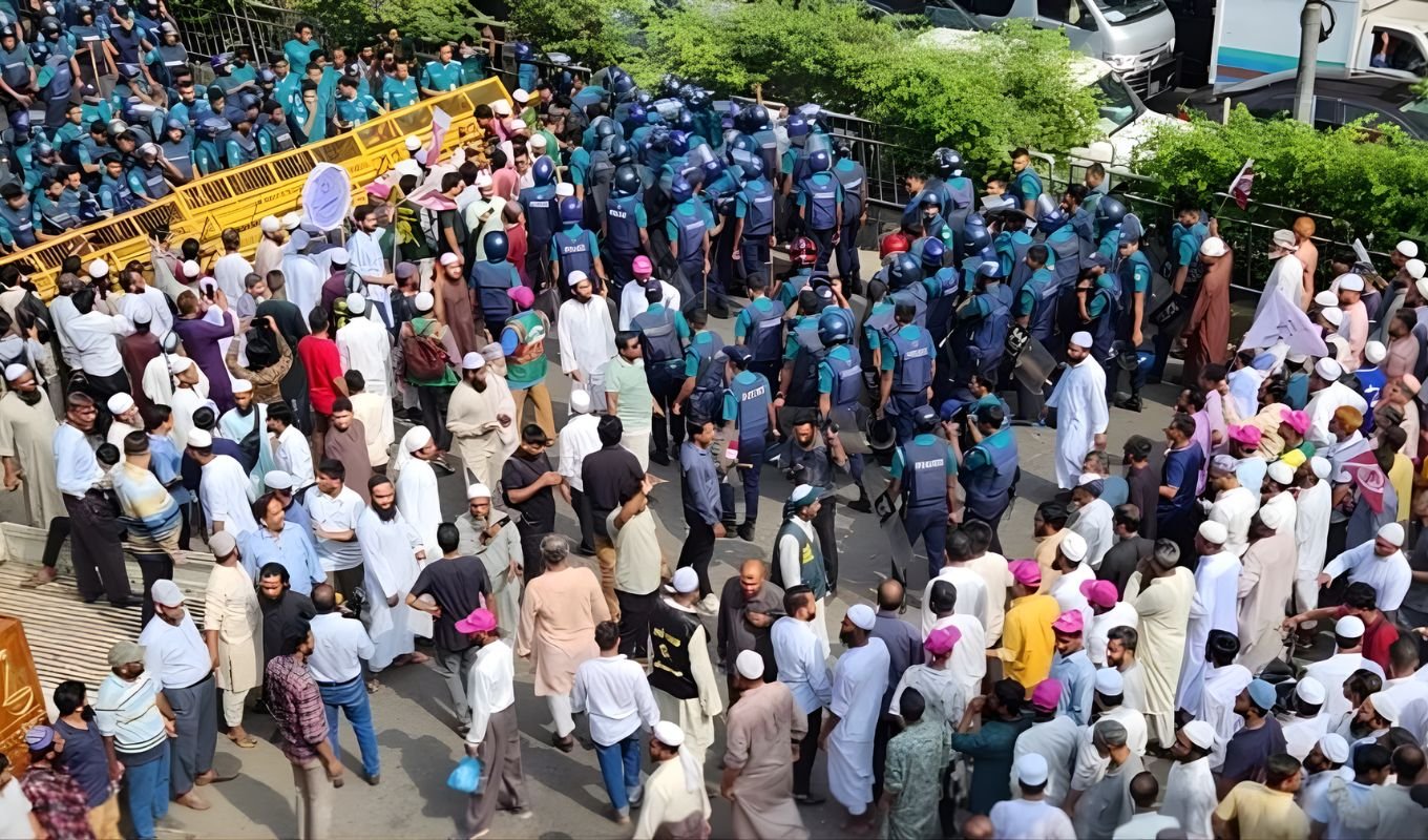 জামায়াতসহ ৮ দলের মিছিল আটকে দিয়েছে পুলিশ Police Block March of Eight Islamic Parties in Dhaka