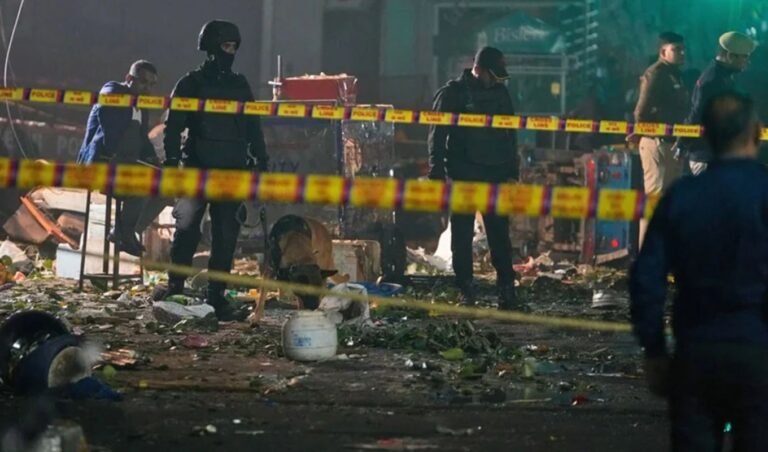 দিল্লিতে বিস্ফোরণের পর ভারতের সবত্রে সতর্কতা জারি Car Explosion Near Red Fort, Delhi Kills Nine