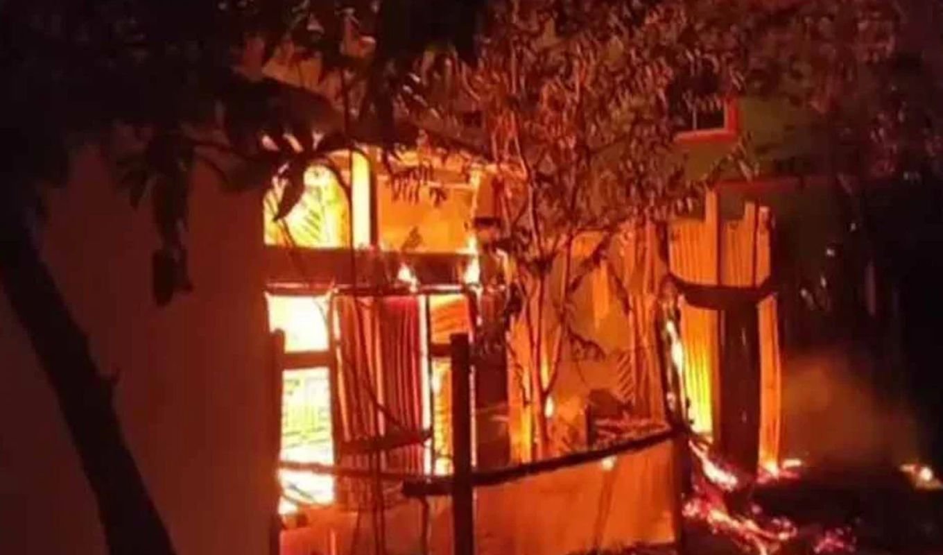 Fire Destroys 15 Shops in Ramgati 1 লক্ষ্মীপুরে আগুনে ১৫টি দোকান ভস্মীভূত Fire Destroys 15 Shops in Ramgati