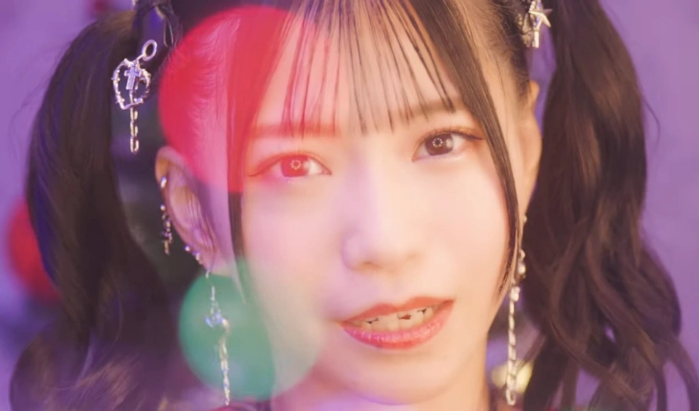 Asaka Celebrates Her Tenth Anniversary with New Songs and a Cover Album 2 Singer Asaka Unveils Music Video for Christmas☆Parade