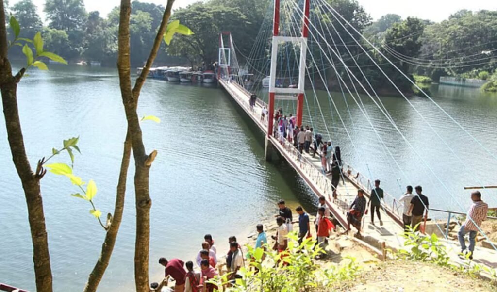 Tourist Appeal of Rangamati’s Hanging Bridge is Fading 2 Attraction of Rangamatis Hanging Bridge Declining Fewer Tourists Visiting Tourist Appeal of Rangamati’s Hanging Bridge is Fading