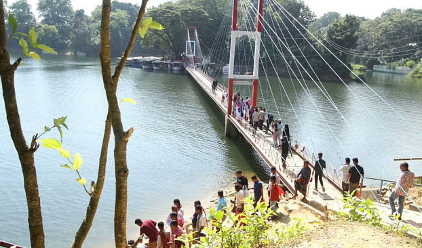 Tourist Appeal of Rangamati’s Hanging Bridge is Fading 1 Attraction of Rangamatis Hanging Bridge Declining Fewer Tourists Visiting Tourist Appeal of Rangamati’s Hanging Bridge is Fading
