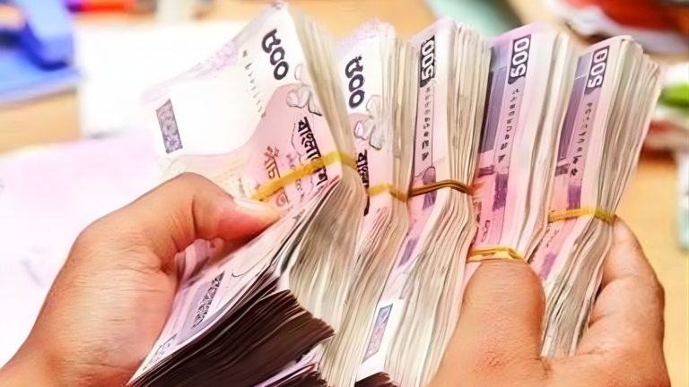 Cash Held Outside Banks Declines as Deposits Return