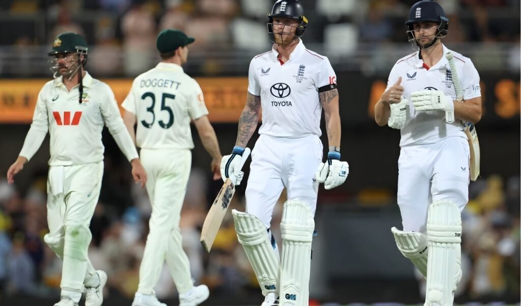 England Collapses, Australia Needs Only 65 Runs! 2 England Collapses, Australia Needs Only 65 Runs!
